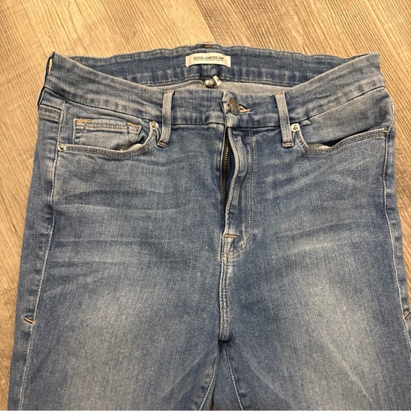 Good American Light Blue Cropped Jeans - Picture 4 of 5